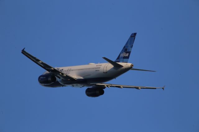 Airbus A320 (N779JB)