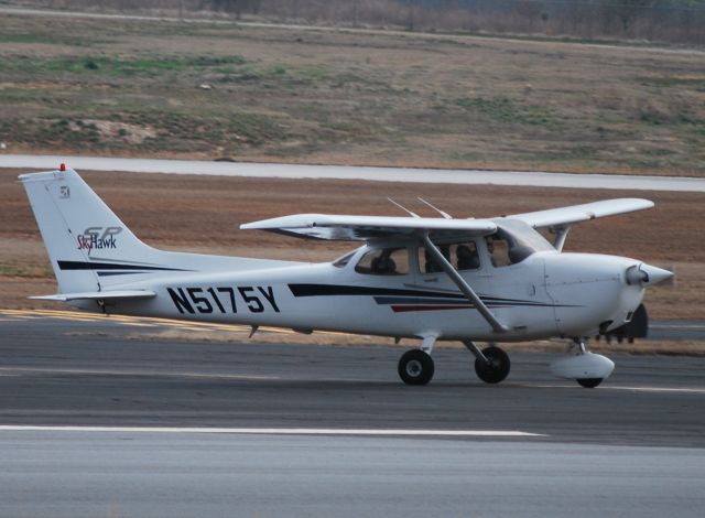 Cessna Skyhawk (N5175Y) - SEVEN TREE LEASING INC - rolling 20R - 2/24/11