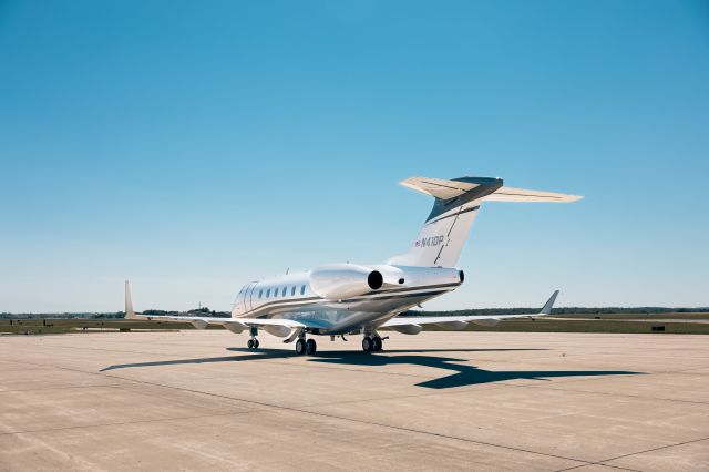 Bombardier Challenger 300 (N41DP)