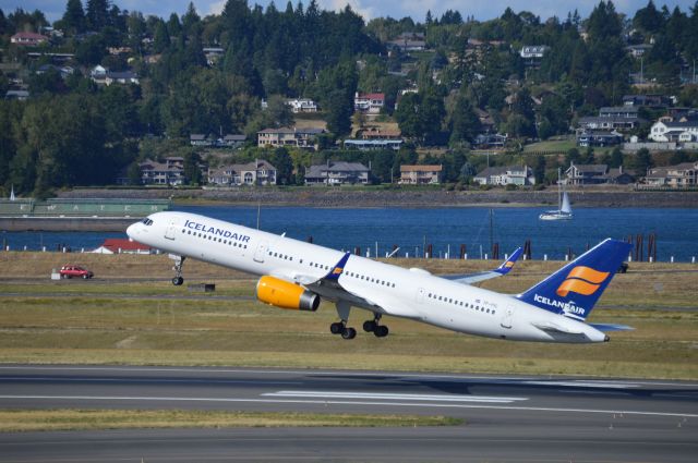 Boeing 757-200 (TF-FIC) - Magni departing as ICE664 for BIKF/KEF.