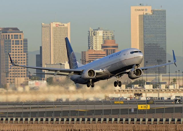 Boeing 737-900 (N37468)