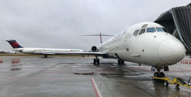 McDonnell Douglas MD-88 (N994DL)