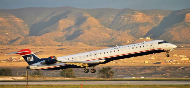 Canadair Regional Jet CRJ-900 (N909FJ)