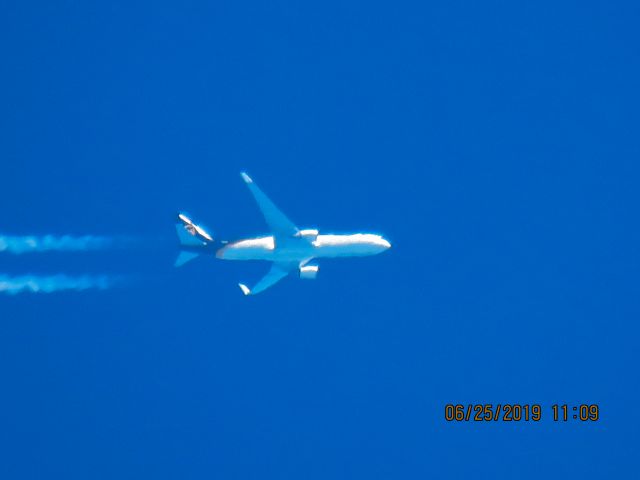 BOEING 767-300 (N337UP)