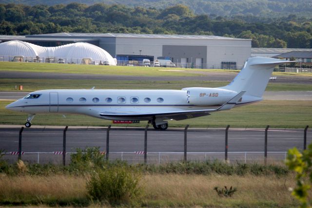 Gulfstream Aerospace Gulfstream G650 (8P-ASD) - Lining up to depart rwy 24 on 7-Sep-18 heading for EGHQ.