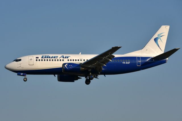 BOEING 737-300 (YR-BAF)