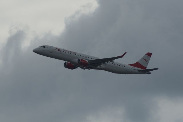 Embraer ERJ-190 (OE-LWO) - Austrian Airlines EMB190-195 cn555 23 juni 2018 Take Off RWY34
