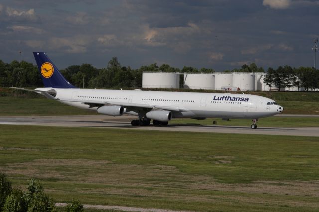 Airbus A340-300 (D-AIGX) - 5/15/06 Departing 18C