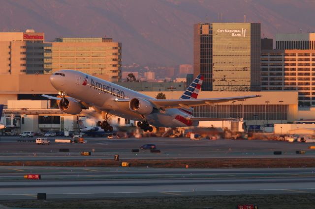 Boeing 777-200 (N787AL)