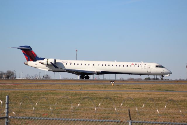 Canadair Regional Jet CRJ-900 (N925XJ)