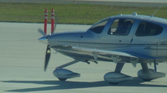 Cirrus SR-22 (N223TF)