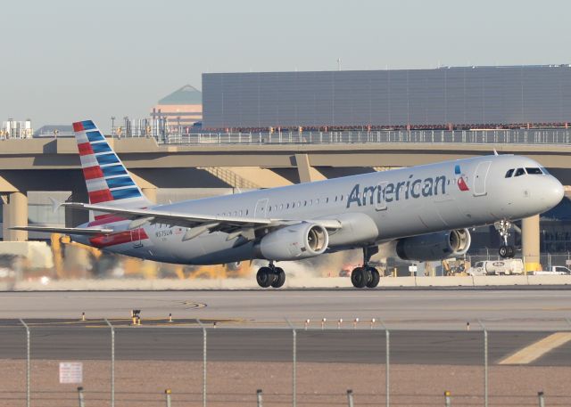 Airbus A321 (N575UW)