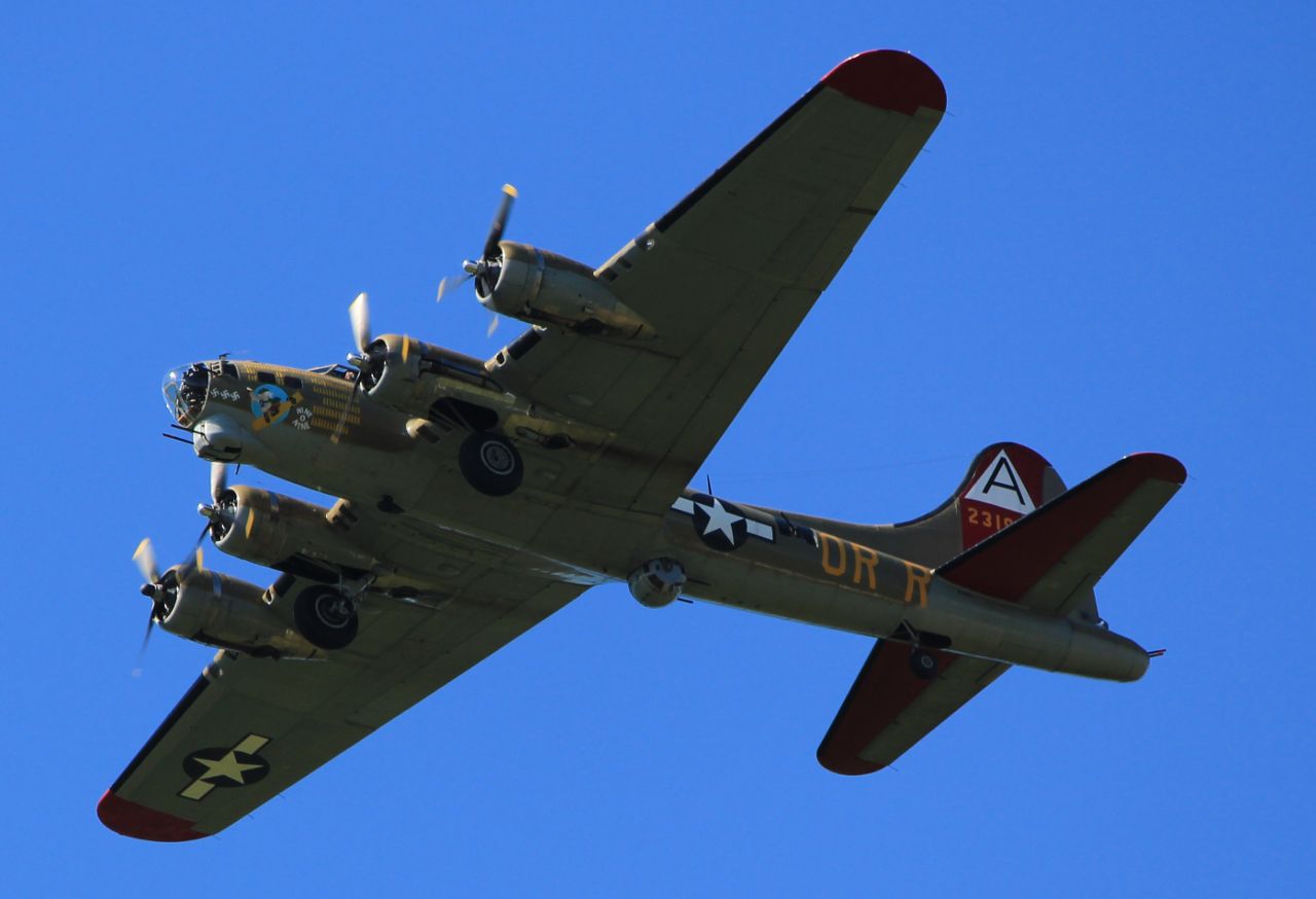 Boeing B-17 Flying Fortress (N93012)