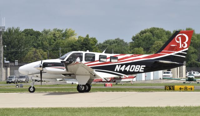 Beechcraft Baron (58) (N440BE) - Airventure 2017