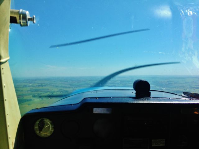 Cessna Commuter (PT-DBS) - Flight over the city for some instruction