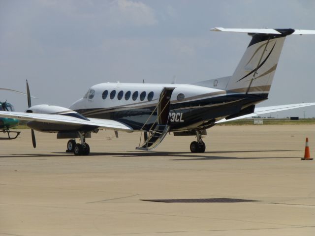 Beechcraft Super King Air 300 (N933CL)