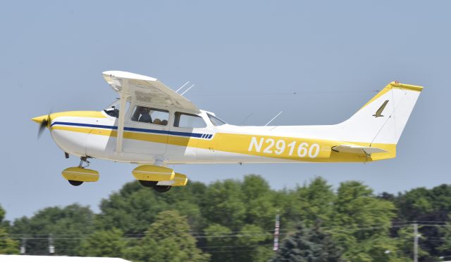 Cessna Skyhawk (N29160) - Airventure 2017