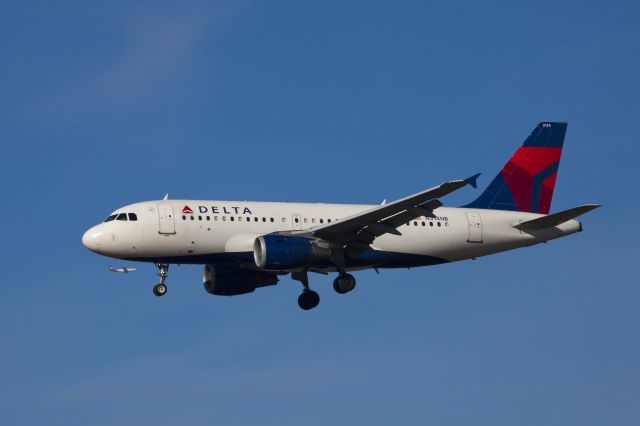 Airbus A320 (N314NB) - LAX