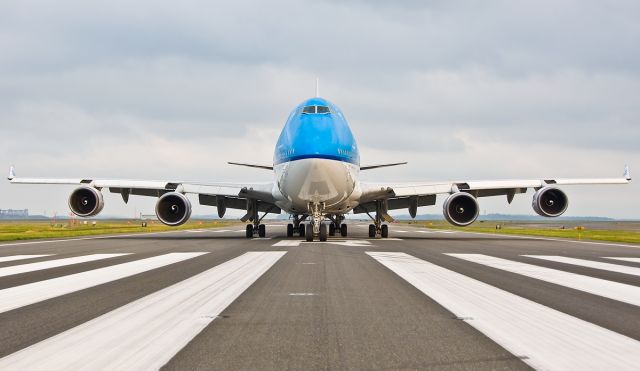 Boeing 747-400 (PH-BFG) - Guayaquil...resting on the piano of 15R