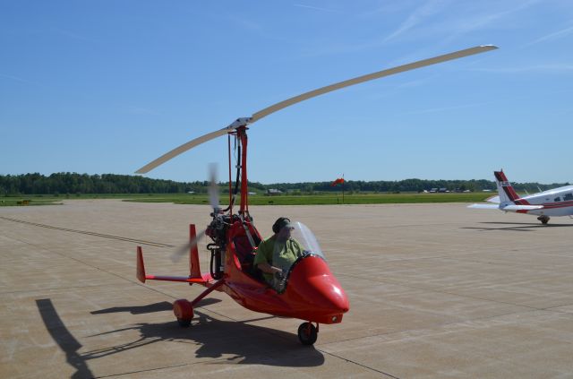 Experimental 100kts (N322MG) - Paul Salmon in Gyroplane "Missing Link II" after setting a new world record for "Distance without landing in a closed course" on April 28, 2016. He completed a course between KCGI (Cape Girardeau, MO) and KGGG (Longview, TX) and back.  A distance of 1,427 km.