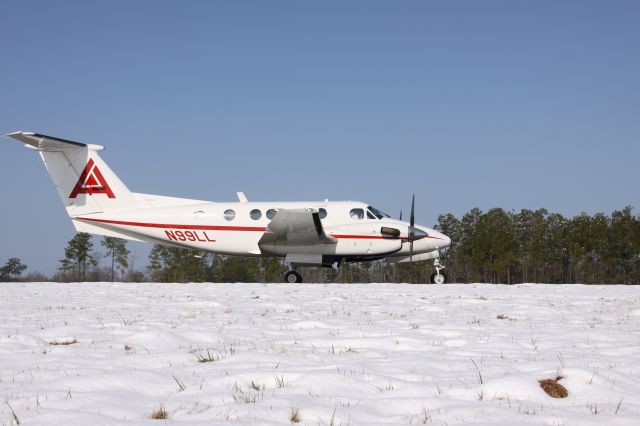 Beechcraft Super King Air 200 (N99LL) - South Alabama snow