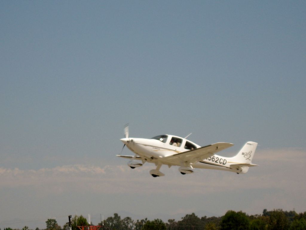 Cirrus SR-22 (N562CD) - 2004 Cirrus SR22br /Taking off from Fullerton