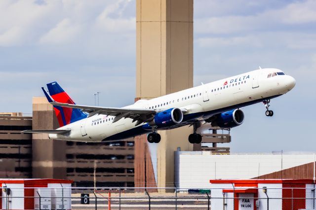 Airbus A321 (N360DN) - A Delta Airlines A321 taking off from PHX on 4/10/23. Taken with a Canon R7 and Tamron 70-200 G2 lens.