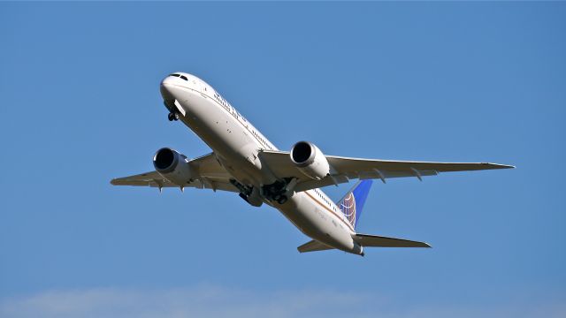 Boeing 787-9 Dreamliner (N38950) - BOE167 the first B789 for UAL climbs from Rwy 34L to begin its maiden flight on 7/11/14. (LN:181 / cn 36402).