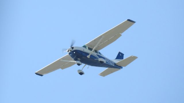 Cessna 206 Stationair (N8592Q)