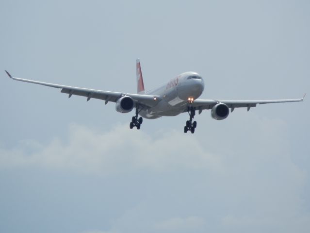 Airbus A330-300 (HB-JHA)