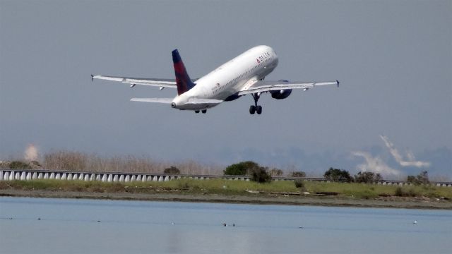 Airbus A320 (N332NW) - N332NW Delta Air Lines Airbus A320-200 br /Age 23 Yearsbr /06-Mar-2015 A320/L San Francisco Intl (KSFO) Salt Lake City Intl (KSLC) 13:25 PST 15:50 MST 1:25