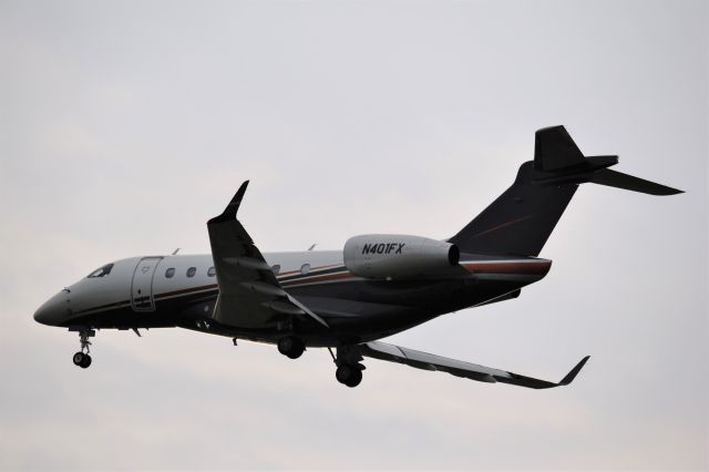 Embraer Legacy 550 (N401FX)