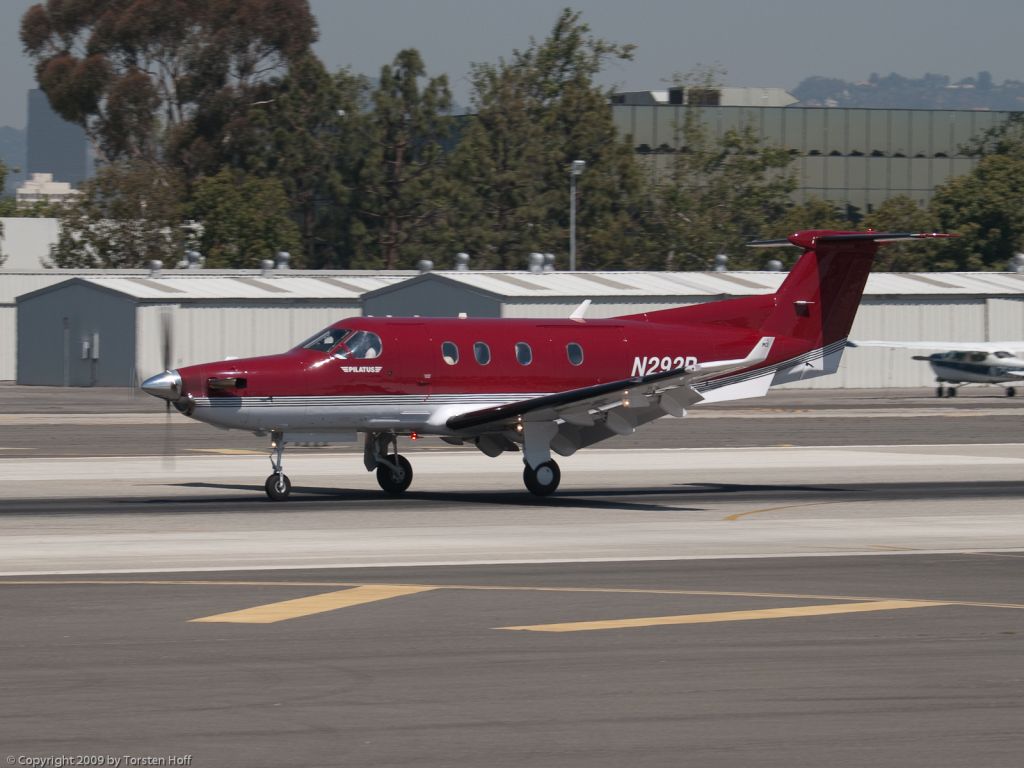 Pilatus PC-12 (N292P) - N292P arriving on RWY 21