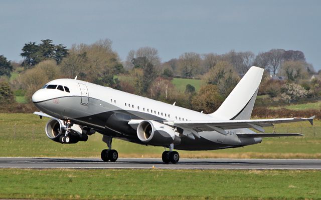 Airbus A319 (LX-GVV) - global jet luxembourg a319-115cj lx-gvv dep shannon 26/3/19.