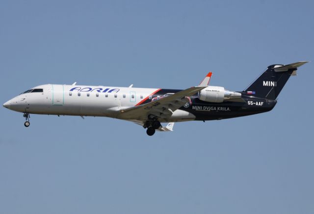 Canadair Regional Jet CRJ-200 (S5-AAF)