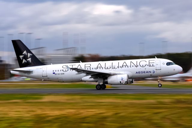 Airbus A320 (SX-DVR)