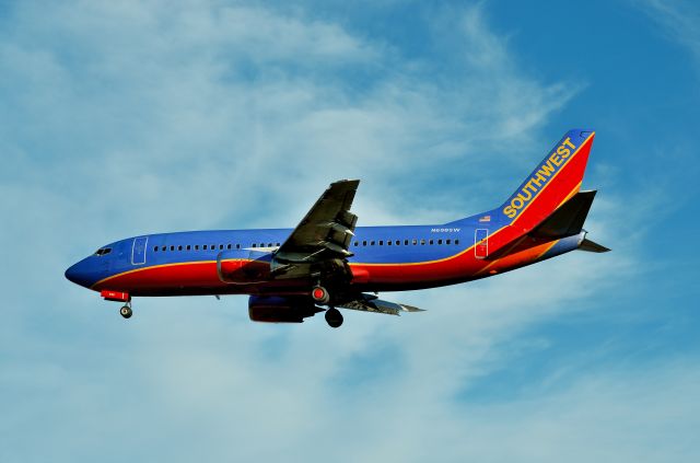 BOEING 737-300 (N698SW)