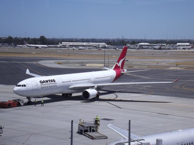 Airbus A330-300 (VH-QPD) - Perth Aviation Photography Ltd. (Find us on Facebook)