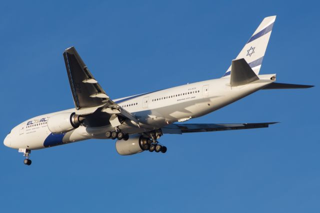 Boeing 777-200 (4X-ECE)