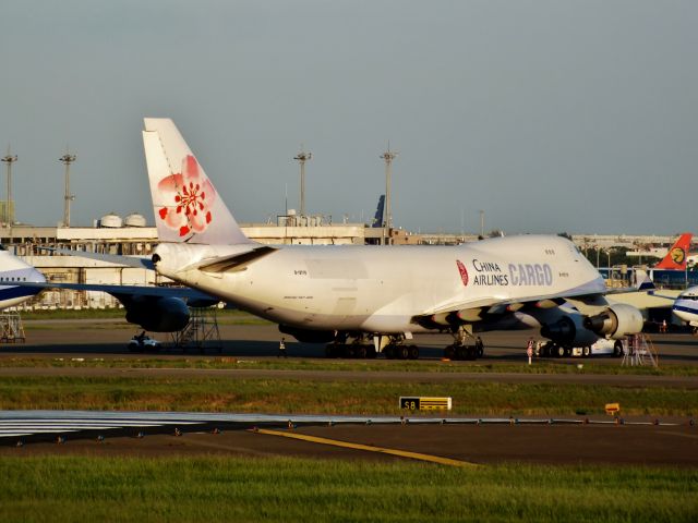 Boeing 747-400 (B-18710)