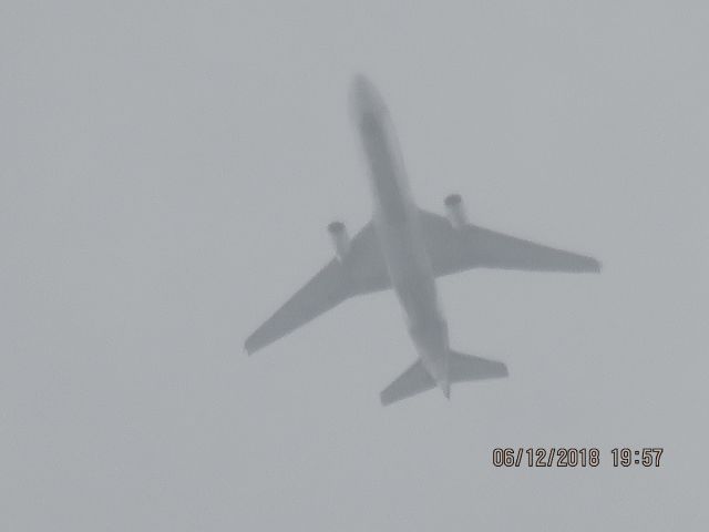 Boeing MD-11 (N596FE)