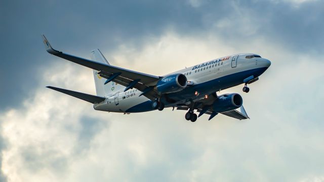 Boeing 737-700 (C6-BFX) - Bahamas Air making a rare presence on approach to RWY08R KIAH on 6/2/2019