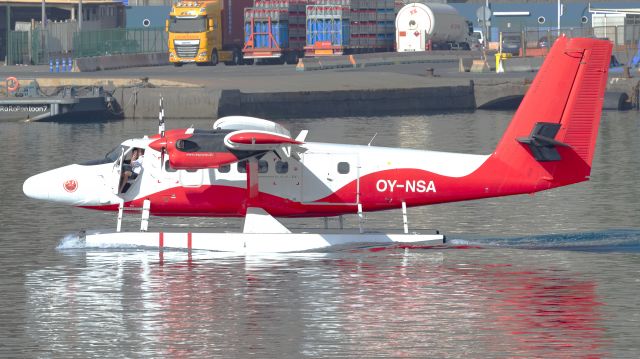 De Havilland Canada Twin Otter (OY-NSA) - Muelle de Santa Cruz de Tenerife