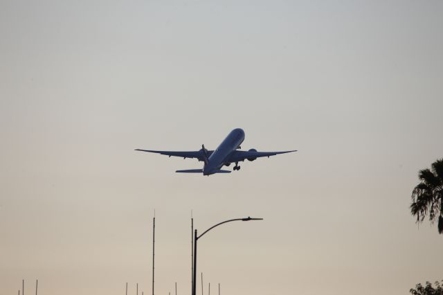 BOEING 777-300ER (F-GZND)