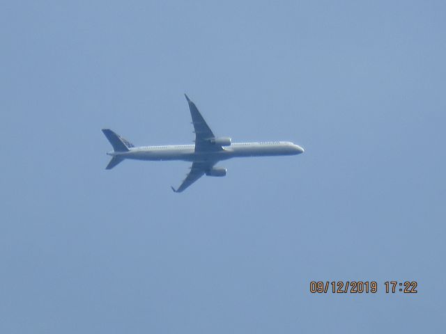 BOEING 757-300 (N57870)