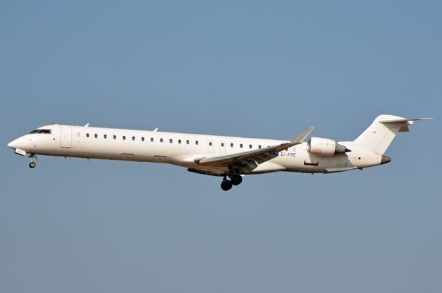 Canadair Regional Jet CRJ-900 (EI-FPE) - Kystvejen RWY22L