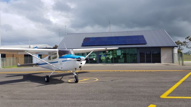 Cessna Skyhawk (VH-CDY) - Spotted this immaculate 172 on the apron at Warrnambool