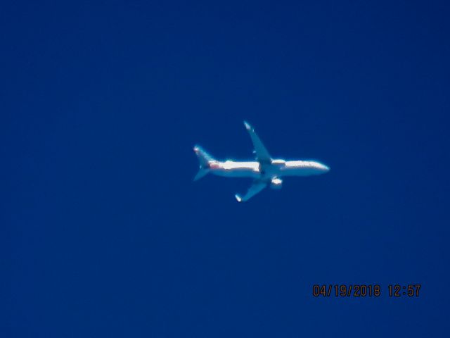 Boeing 737-800 (N972NN)