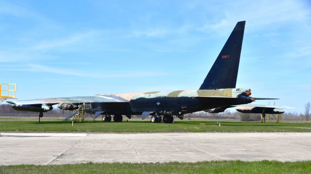 Boeing B-52 Stratofortress (55-0677) - USA Air Force Boeing B-52D Stratofortress 55-0677 in Willow Run 