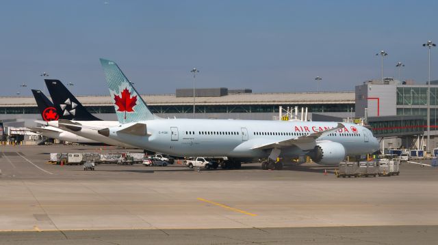 Boeing 787-9 Dreamliner (C-FGEI) - Air Canada Boeing 787-9 Dreamliner C-FGEI in Toronto 